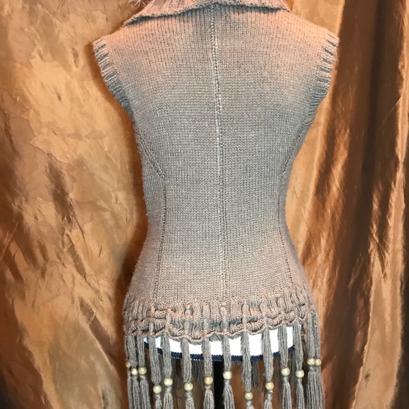 Tan sweater vest w/faux fur trim and beaded fringe - Picture 4 of 10